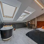 Calm Sauna & Jacuzzi By Oneapartments
